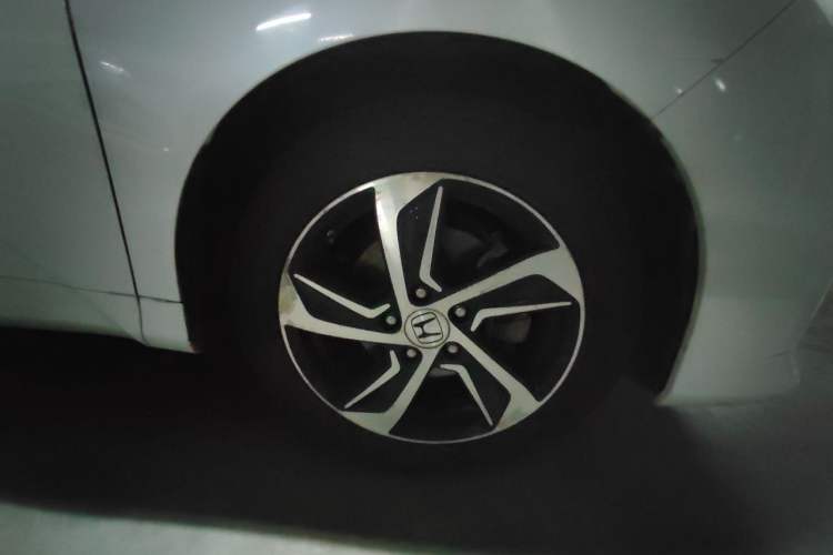 Used Honda Odyssey 2017 2.4L Smart Edition Right Front Wheel Hub