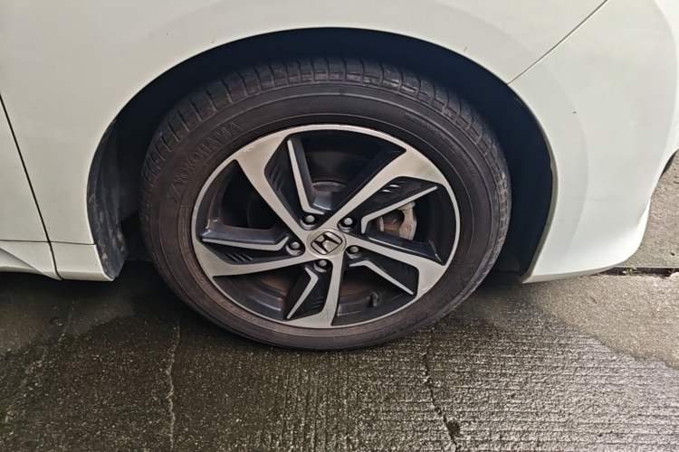 Used Honda Odyssey 2017 2.4L Luxury Edition Right Front Wheel Hub