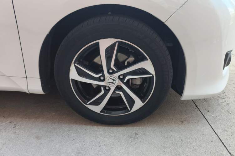 Used Honda Odyssey 2017 2.4L Smart Edition Right Front Wheel Hub