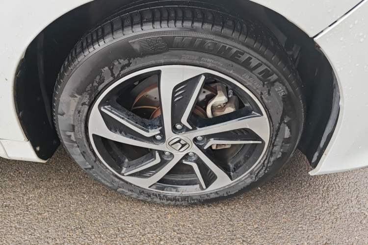 Used Honda Odyssey 2017 2.4L Luxury Edition Right Front Wheel Hub
