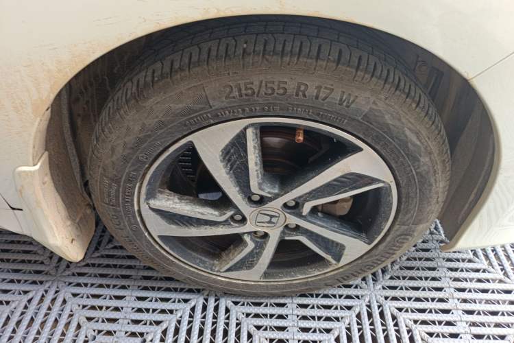 Used Honda Odyssey 2017 2.4L Luxury Edition Right Front Wheel Hub