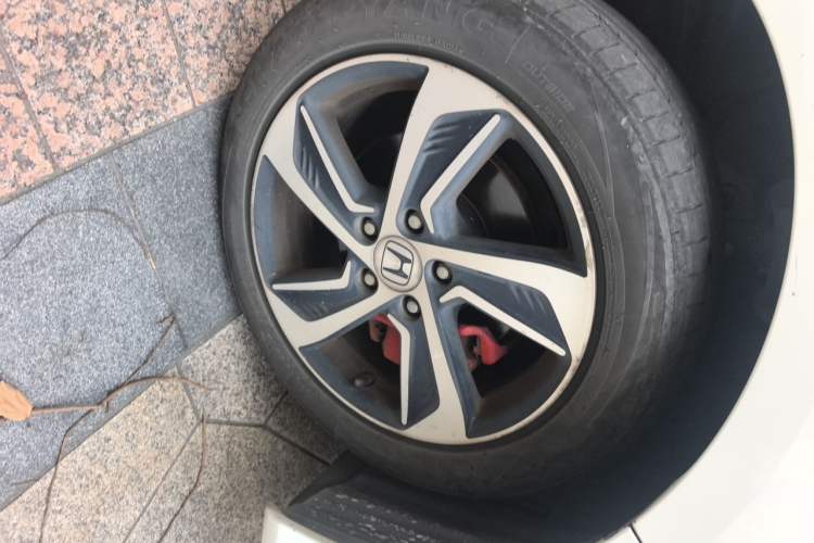 Used Honda Odyssey 2017 2.4L Luxury Edition Right Front Wheel Hub