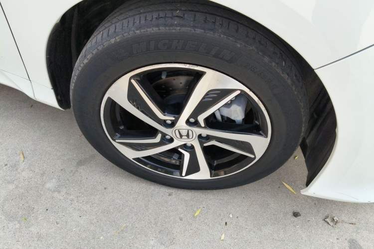 Used Honda Odyssey 2017 2.4L Smart Edition Right Front Wheel Hub
