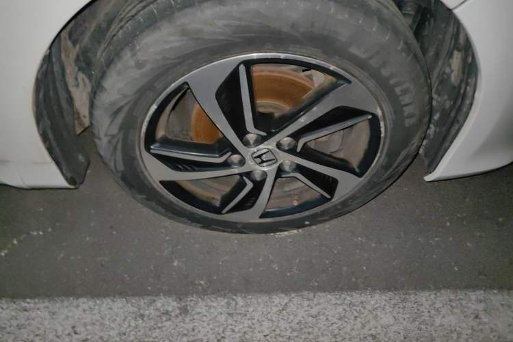 Used Honda Odyssey 2017 2.4L Luxury Edition Right Front Wheel Hub