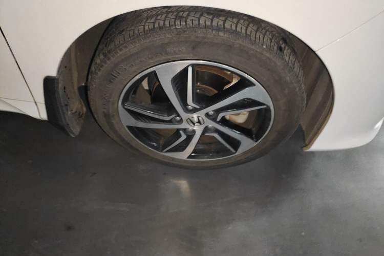 Used Honda Odyssey 2017 2.4L Luxury Edition Right Front Wheel Hub