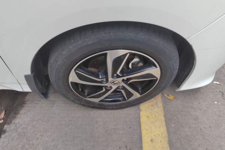 Used Honda Odyssey 2017 2.4L Luxury Edition Right Front Wheel Hub