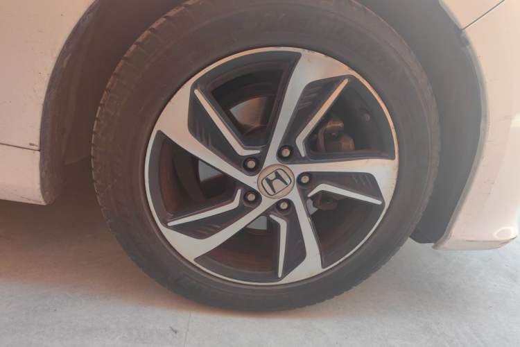 Used Honda Odyssey 2017 2.4L Luxury Edition Right Front Wheel Hub