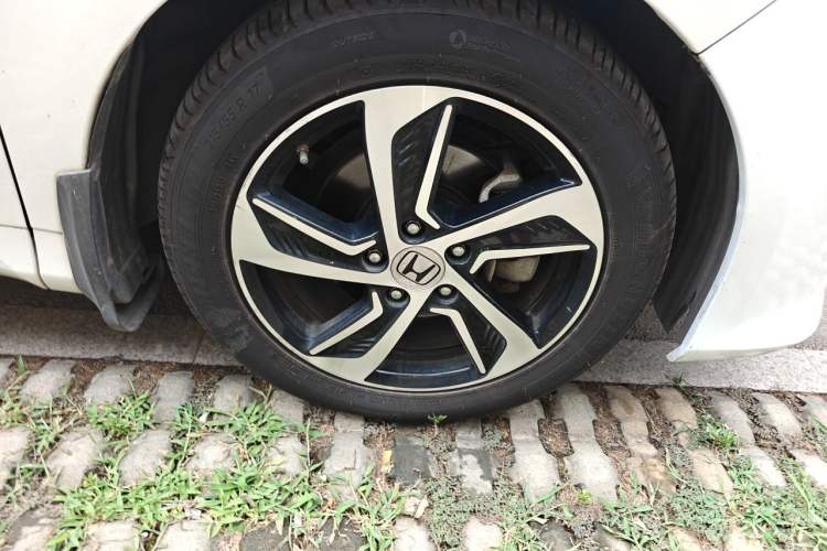 Used Honda Odyssey 2017 2.4L Luxury Edition Right Front Wheel Hub