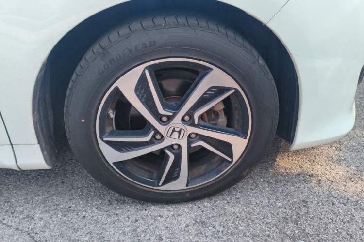 Used Honda Odyssey 2017 2.4L Luxury Edition Right Front Wheel Hub