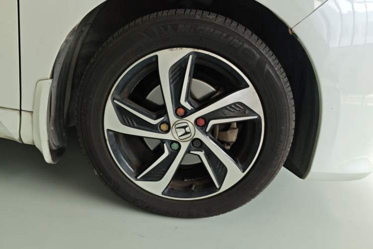 Used Honda Odyssey 2017 2.4L Luxury Edition Right Front Wheel Hub