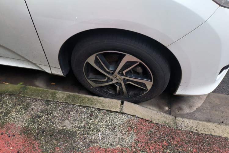 Used Honda Odyssey 2017 2.4L Smart Edition Right Front Wheel Hub