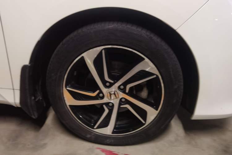 Used Honda Odyssey 2017 2.4L Smart Edition Right Front Wheel Hub