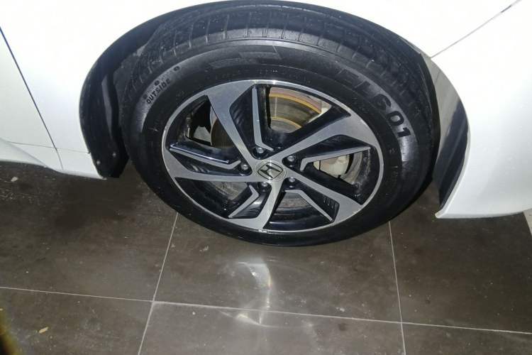 Used Honda Odyssey 2017 2.4L Luxury Edition Right Front Wheel Hub