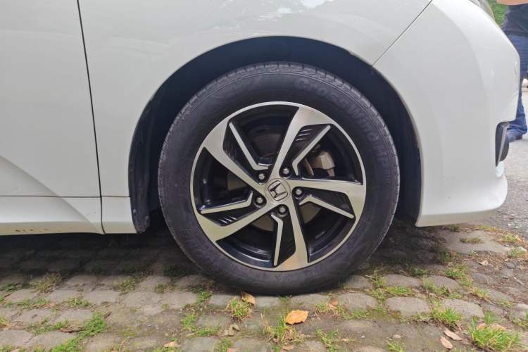 Used Honda Odyssey 2017 2.4L Luxury Edition Right Front Wheel Hub