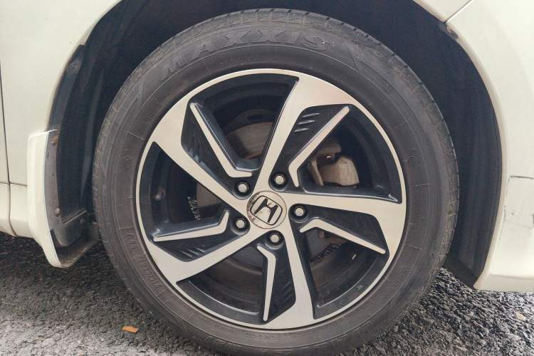Used Honda Odyssey 2017 2.4L Smart Edition Right Front Wheel Hub