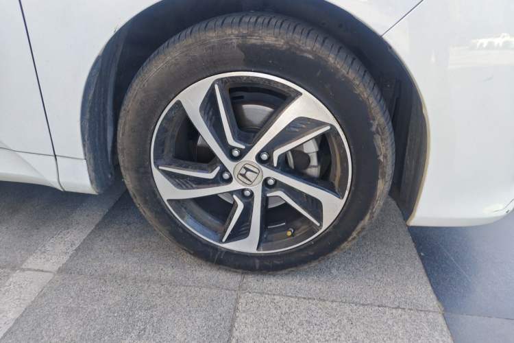 Used Honda Odyssey 2017 2.4L Luxury Edition Right Front Wheel Hub