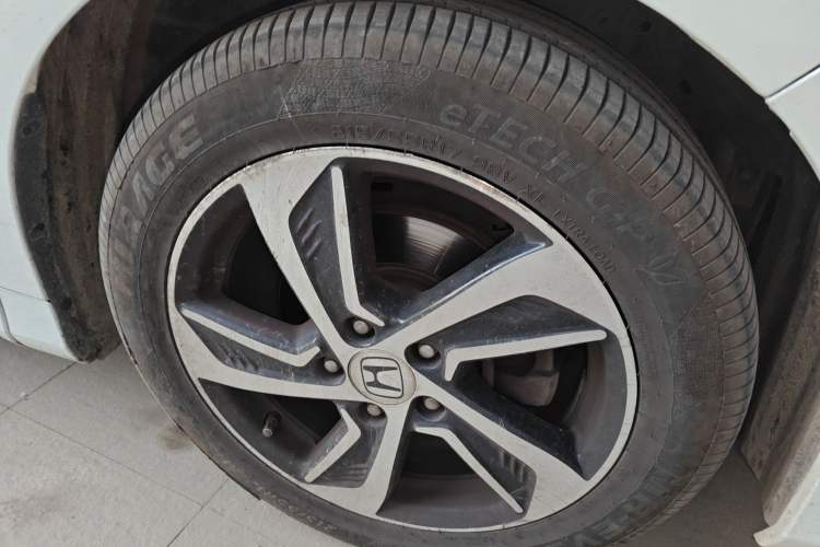 Used Honda Odyssey 2017 2.4L Luxury Edition Right Front Wheel Hub