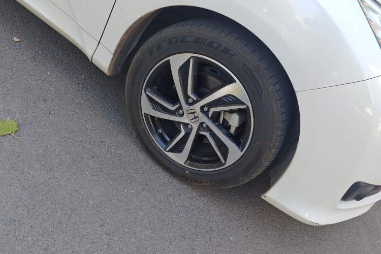 Used Honda Odyssey 2017 2.4L Luxury Edition Right Front Wheel Hub