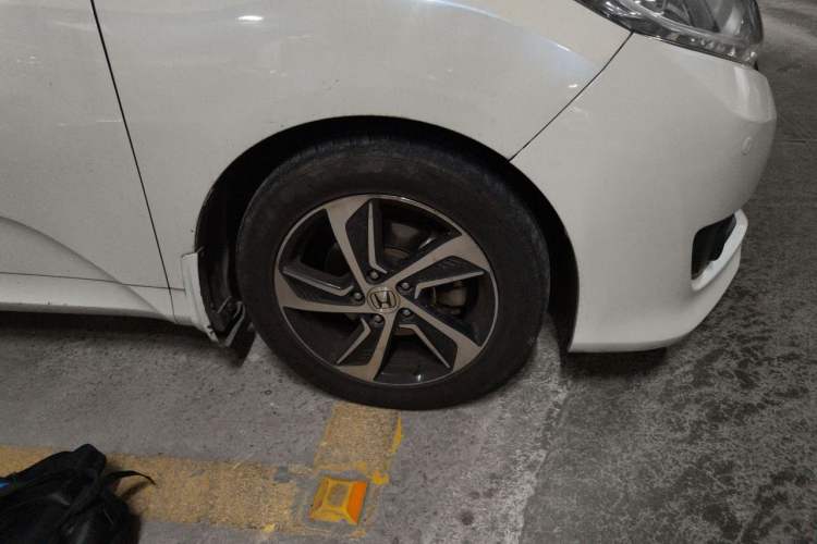 Used Honda Odyssey 2017 2.4L Luxury Edition Right Front Wheel Hub