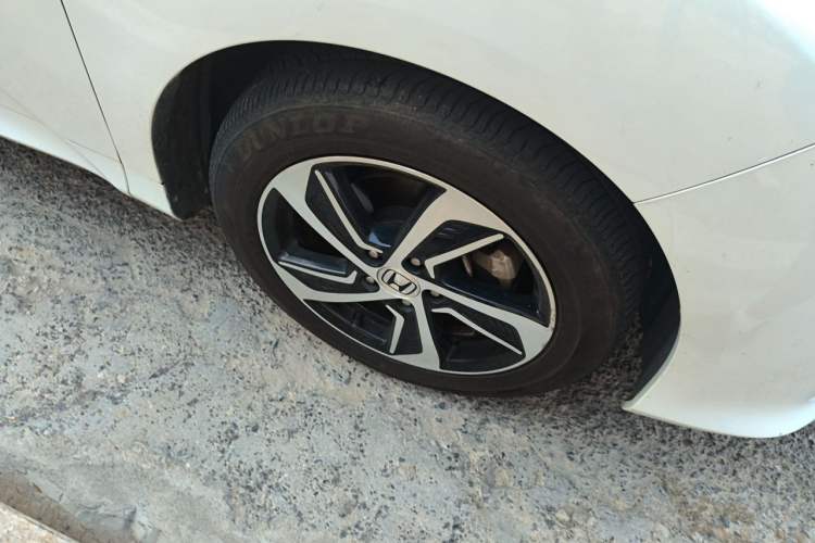 Used Honda Odyssey 2017 2.4L Luxury Edition Right Front Wheel Hub