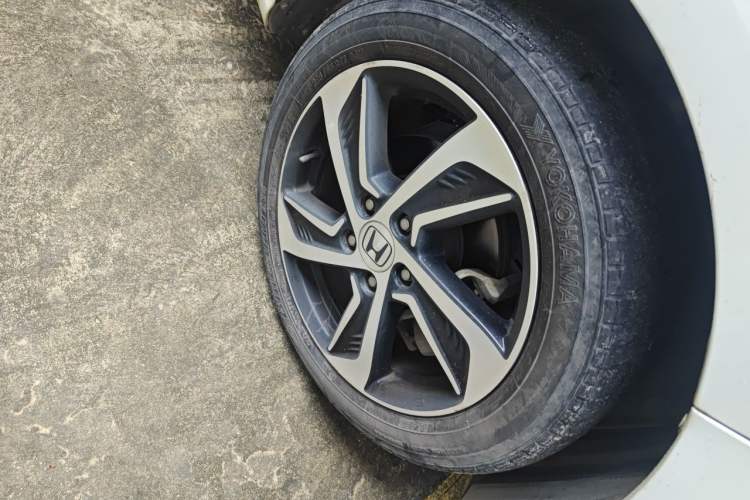 Used Honda Odyssey 2017 2.4L Smart Edition Right Front Wheel Hub