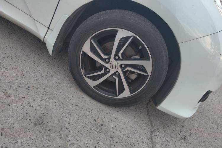 Used Honda Odyssey 2017 2.4L Luxury Edition Right Front Wheel Hub