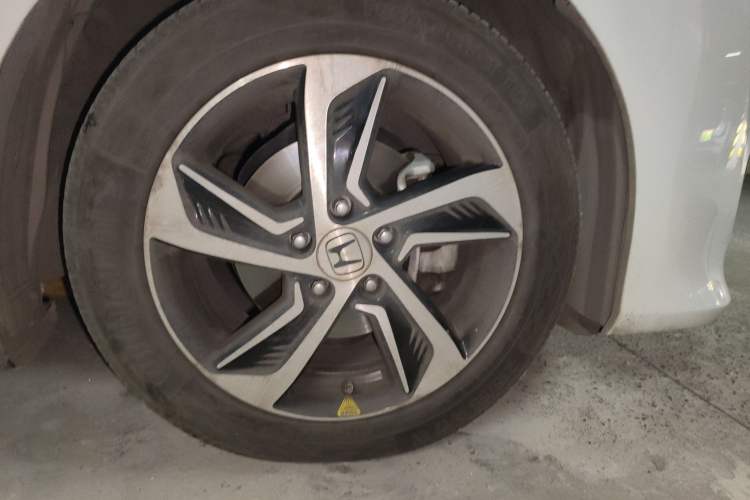 Used Honda Odyssey 2017 2.4L Smart Edition Right Front Wheel Hub