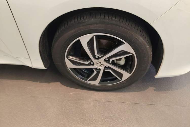 Used Honda Odyssey 2017 2.4L Luxury Edition Right Front Wheel Hub