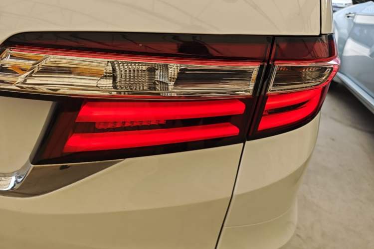 Used Honda Odyssey 2017 2.4L Luxury Edition Right Rear Taillight