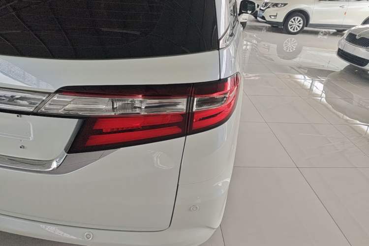 Used Honda Odyssey 2017 2.4L Luxury Edition Right Rear Taillight