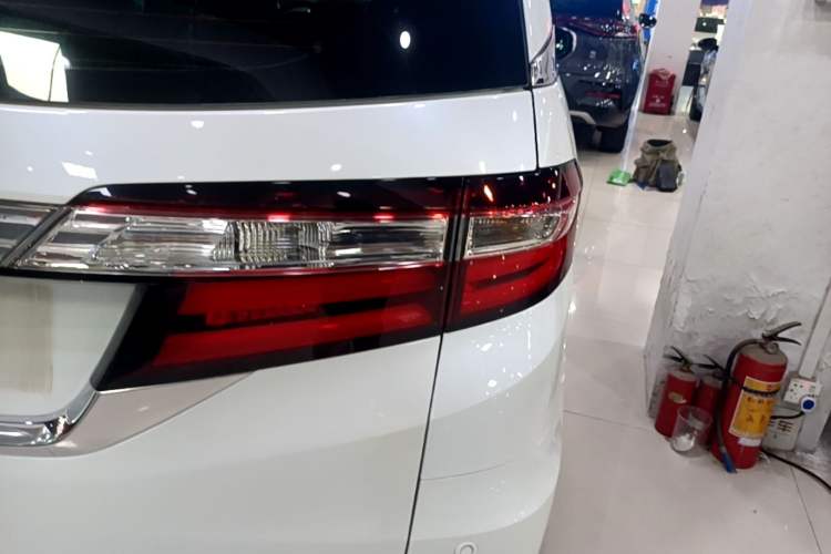 Used Honda Odyssey 2017 2.4L Luxury Edition Right Rear Taillight