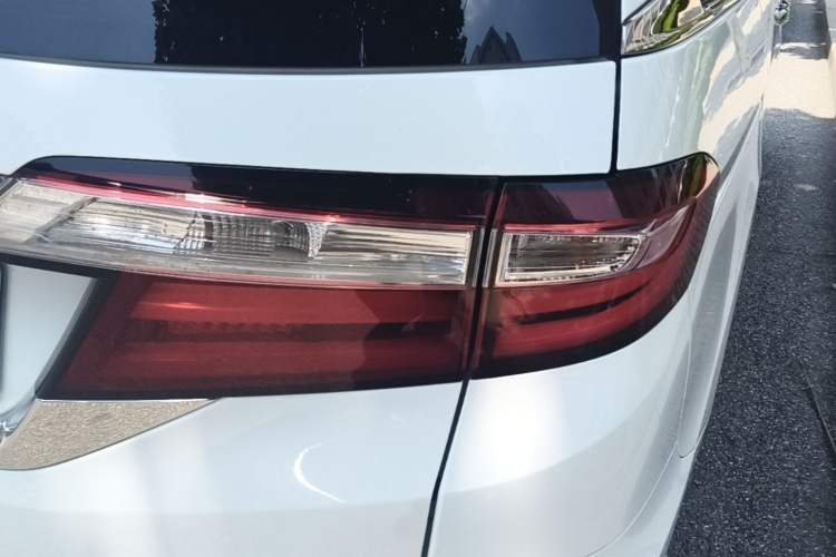 Used Honda Odyssey 2017 2.4L Smart Edition Right Rear Taillight