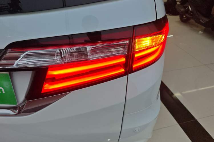 Used Honda Odyssey 2017 2.4L Smart Edition Right Rear Taillight
