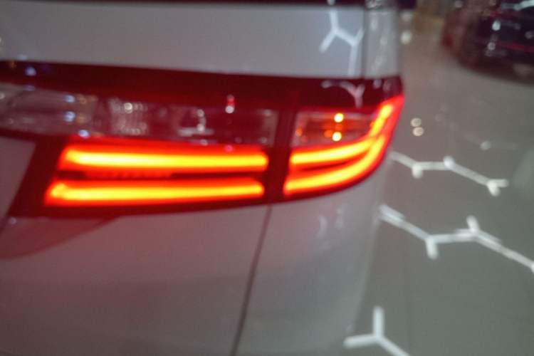 Used Honda Odyssey 2017 2.4L Smart Edition Right Rear Taillight