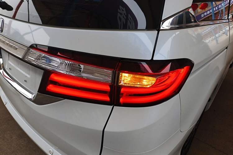 Used Honda Odyssey 2017 2.4L Luxury Edition Right Rear Taillight
