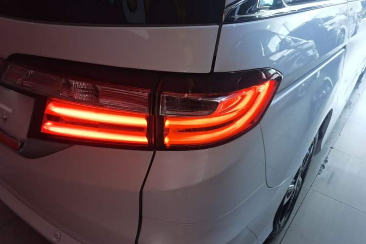 Used Honda Odyssey 2017 2.4L Smart Edition Right Rear Taillight
