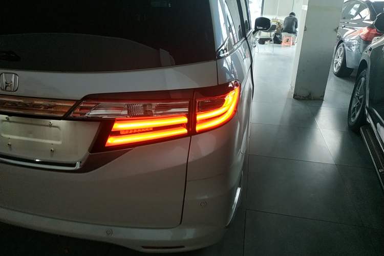 Used Honda Odyssey 2017 2.4L Smart Edition Right Rear Taillight