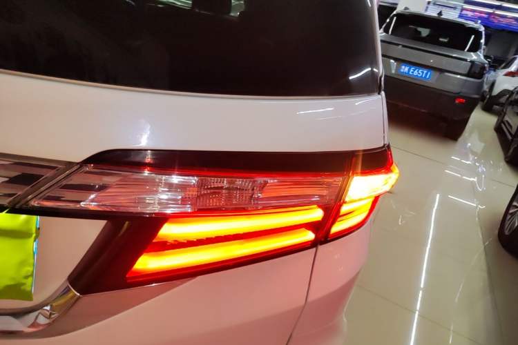 Used Honda Odyssey 2017 2.4L Smart Edition Right Rear Taillight