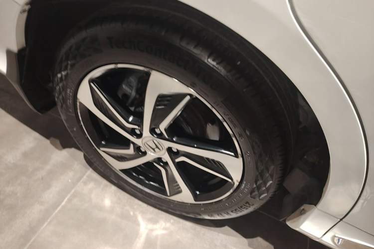Used Honda Odyssey 2017 2.4L Luxury Edition Right Rear Wheel Hub