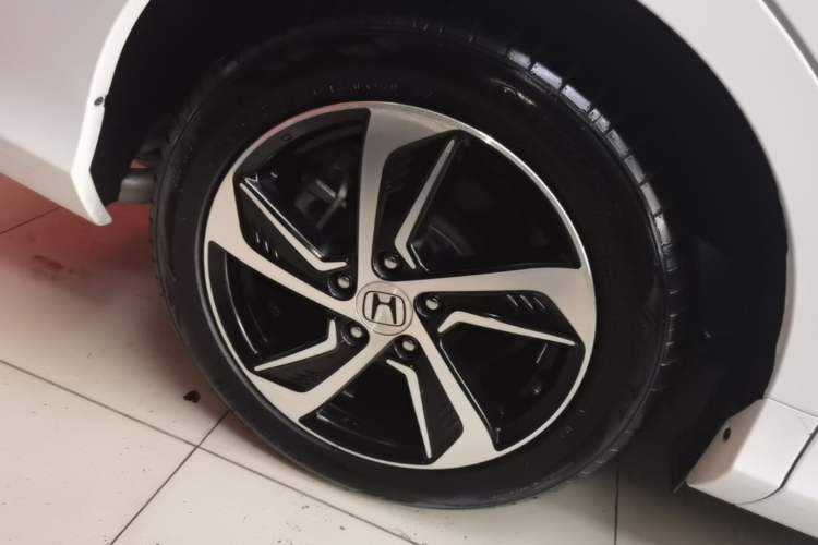 Used Honda Odyssey 2017 2.4L Smart Edition Right Rear Wheel Hub