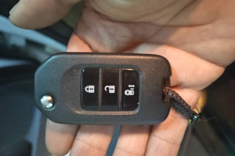 Used Honda Odyssey 2017 2.4L Comfort Edition Vehicle Key
