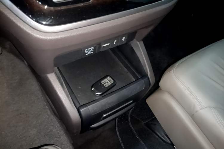 Used Honda Odyssey 2017 2.4L Luxury Edition Vehicle Key