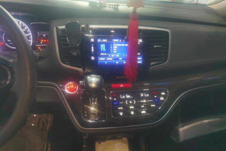 Used Honda Odyssey 2018 2.4L Luxury Edition Audio And AC Panel