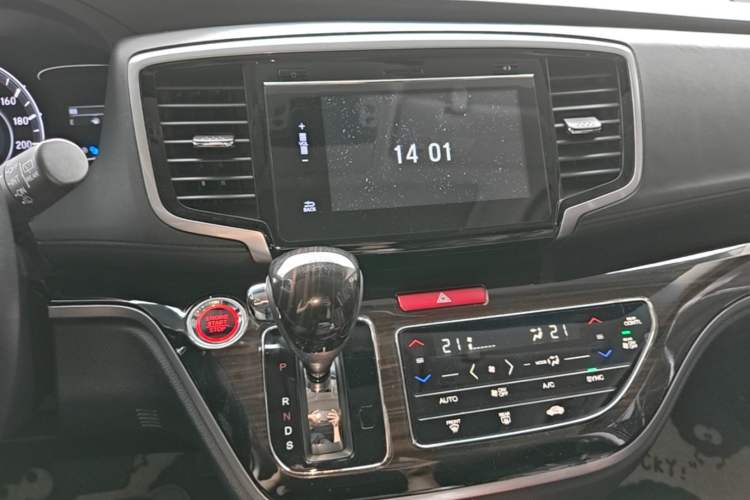 Used Honda Odyssey 2018 2.4L Luxury Edition Audio And AC Panel
