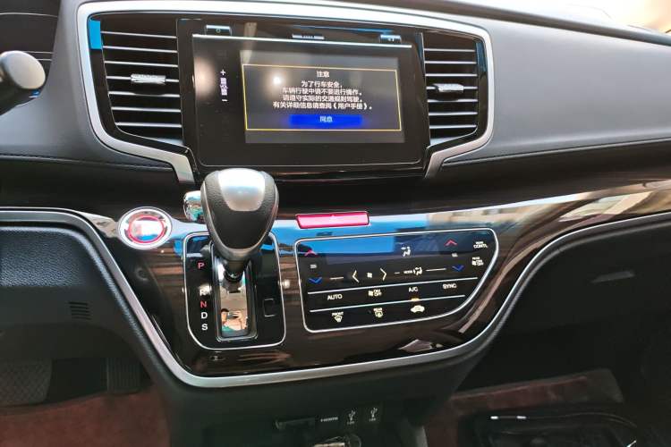 Used Honda Odyssey 2018 2.4L Luxury Edition Audio And AC Panel