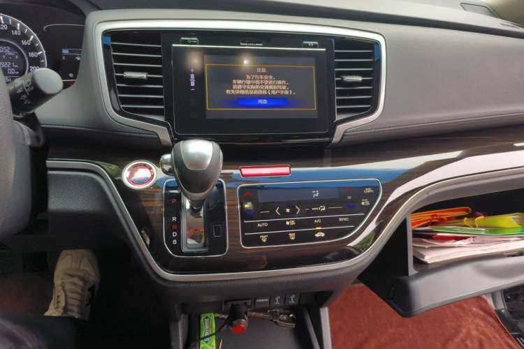 Used Honda Odyssey 2018 2.4L Luxury Edition Audio And AC Panel