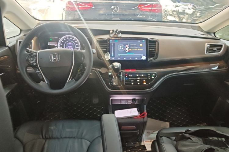 Used Honda Odyssey 2018 2.4L Comfort Version Center Console