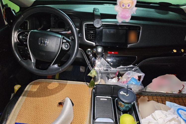 Used Honda Odyssey 2018 2.4L Smart Edition Center Console