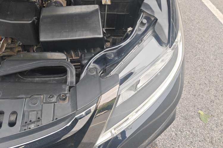 Used Honda Odyssey 2018 2.4L Smart Edition Engine Bay Left