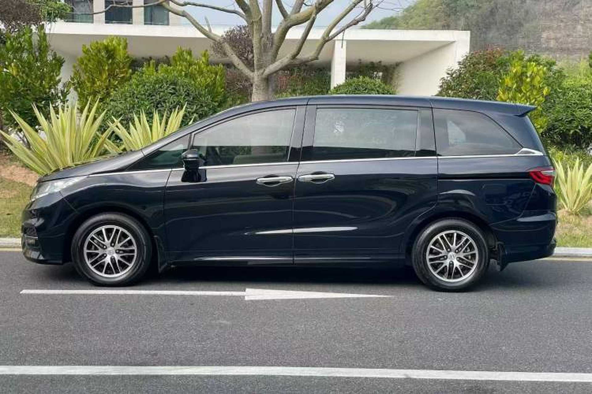 Used Honda Odyssey 2018 2.4L Comfort Version Exterior 5